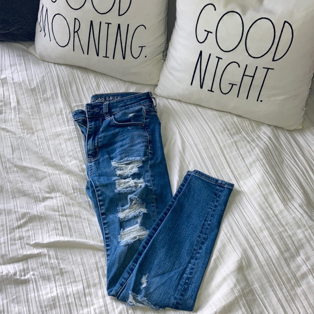 American Eagle Jeans Size 2 Short Ripped